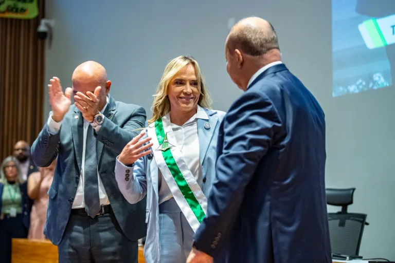 Celina Leão promete ampliar programas de proteção à mulher no DF sem estabelecer novas metas