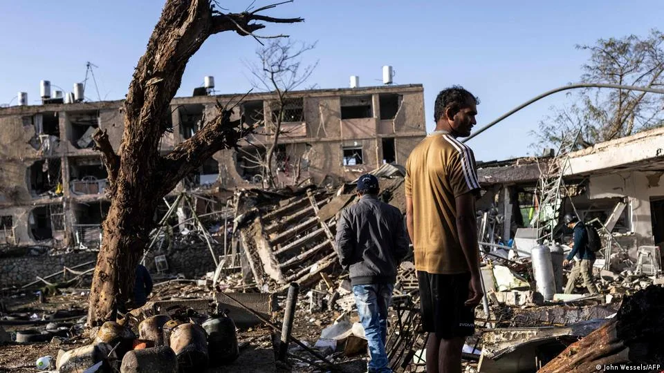 Ataque iraniano furou o sistema antimíssel israelense (Foto: John Wessels/AFP)
