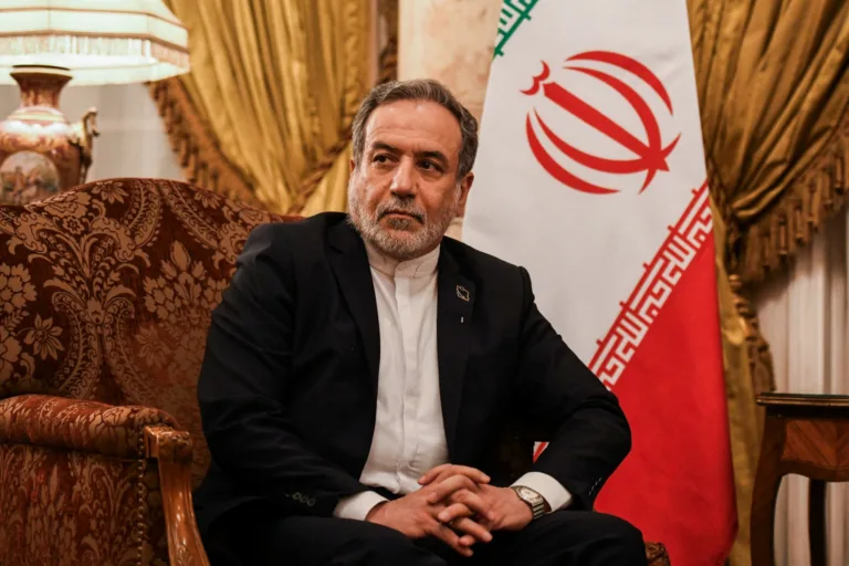 Chanceler iraniano chega à Rússia para encontro com Putin