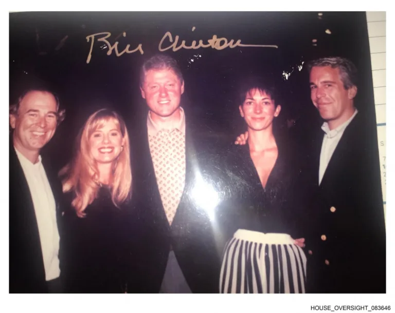 Bill Clinton diz que desconhecia crimes sexuais de Epstein; Hillary afirma não se lembrar dele