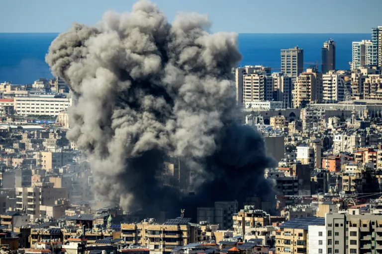 Israel segue atacando Líbano apesar de cessar-fogo; Hezbollah alerta que acordo pode desmoronar