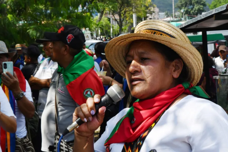 Quem é Aída Quilcué, indígena que vai compor chapa de esquerda com Iván Cepeda na Colômbia