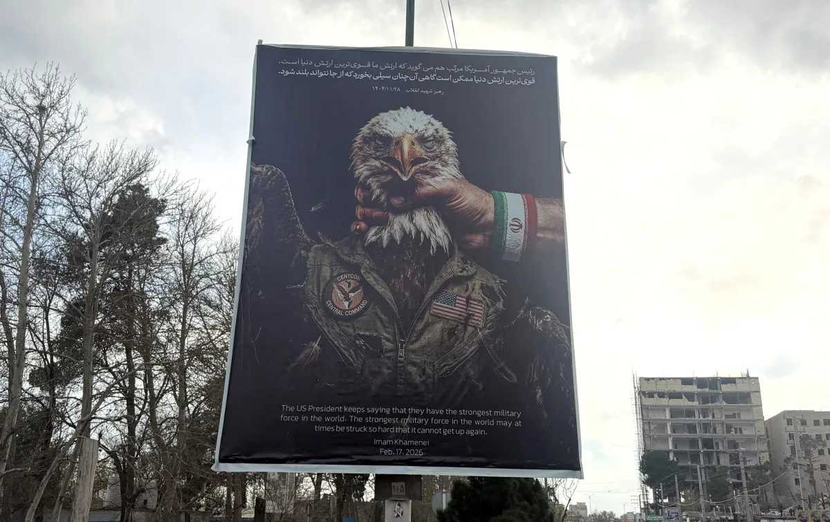 This picture taken on March 31, 2026 shows an Anti-US banner displayed in Tehran. Iran's Revolutionary Guards said on March 31, that they would target leading US technology firms like Apple, Google and Meta if more Iranian leaders were killed in "targeted assassinations". (Photo by ATTA KENARE / AFP) /