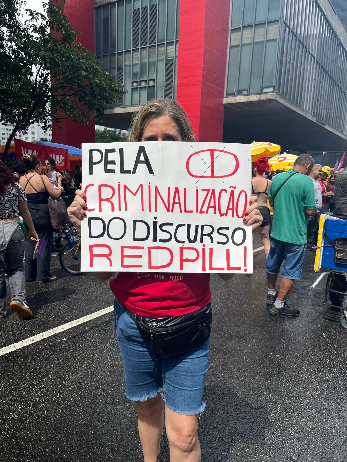 Durante ato em São Paulo, mulheres pediram fim dos discursos de ódio nas redes sociais