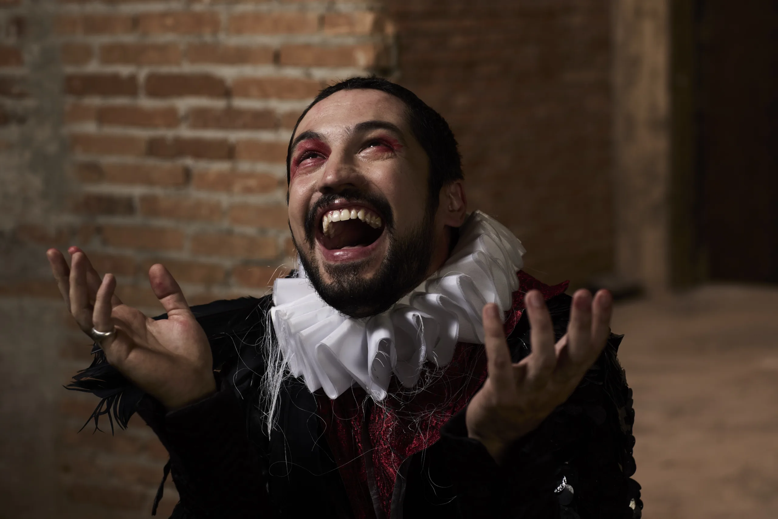 Gabriel Leone em cena na montagem Hamlet, sonhos que virão, em cartaz no Cine Copan, no centro de São Paulo.