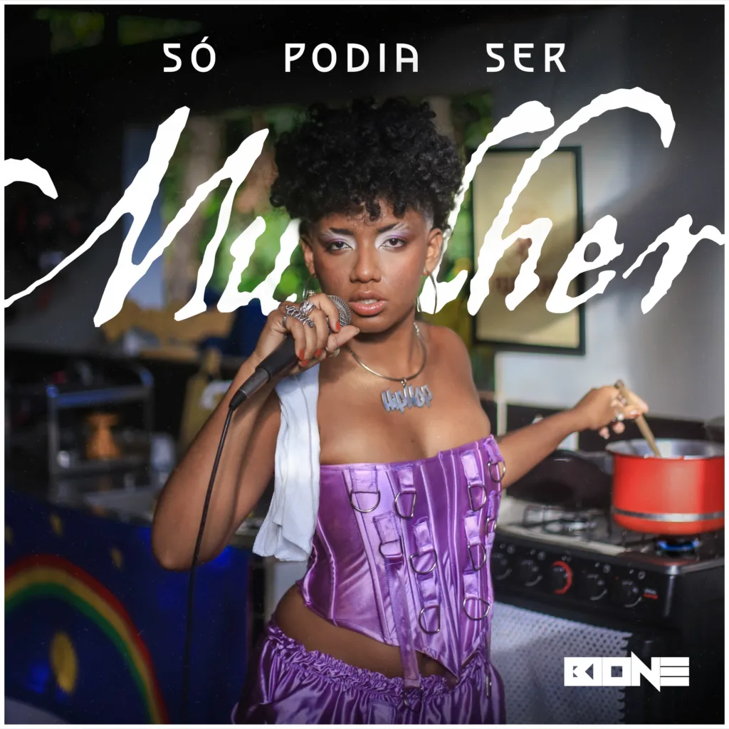 Capa da mixtape "Só Podia Ser Mulher", de Bione