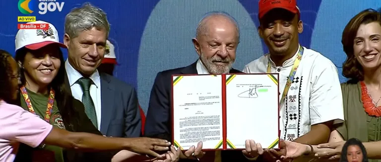 Lula entrega títulos a Alcântara e Kalunga e assina decretos para nove territórios quilombolas