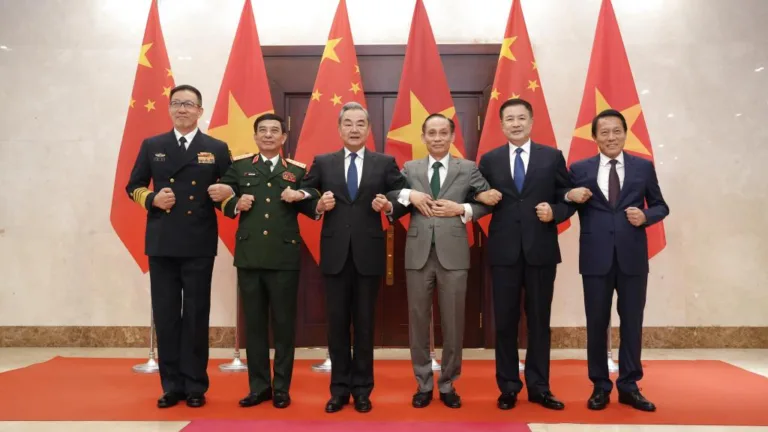 China e Vietnã fortalecem aliança socialista na primeira reunião triministerial da história