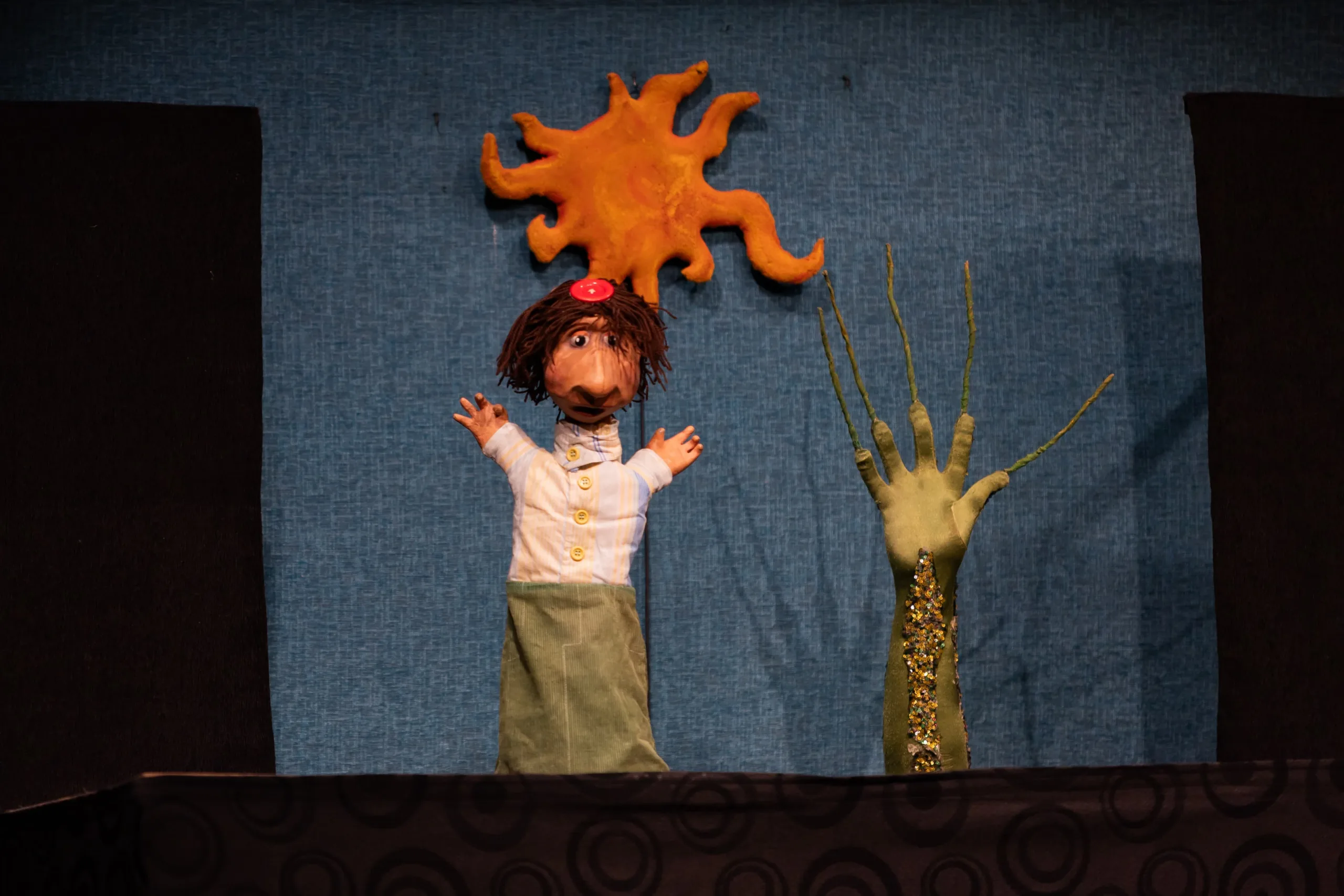 O 8º Bonecos de Todo Mundo celebra o teatro de bonecos com apresentações gratuitas e protagonismo feminino em Taguatinga até domingo (22).