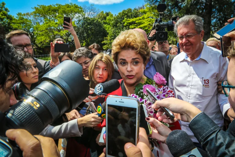 Nos dez anos do impeachment de Dilma, especialista critica papel da mídia comercial no golpe