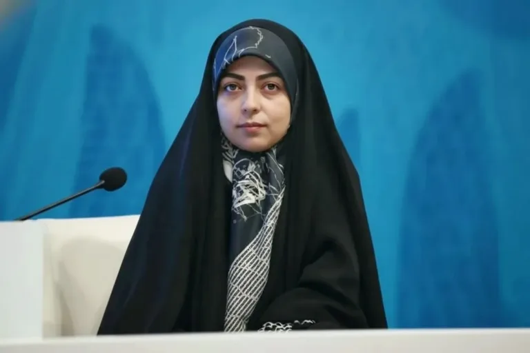 De Teerã, jornalista iraniana comenta rotina sob bombas: 'Lojas abertas e população nas ruas'