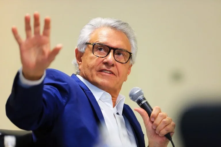 Caiado cobra cassação por falta em debate, mas faltou em 2022 quando liderava as pesquisas