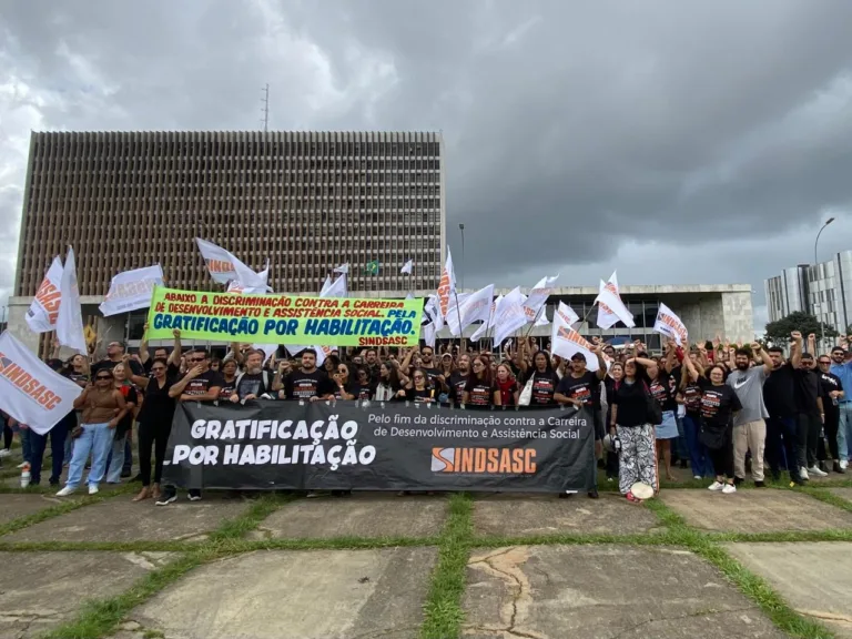 Servidores da assistência social do DF mantêm mobilização e pressionam por negociação com o governo