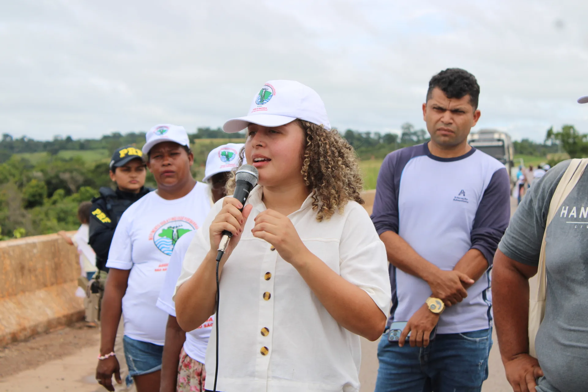 A advogada Jaqueline Damasceno diz que obras ameaçam a vida dos rios e das populações tradicionais. Foto: Anna Mathias/MAB