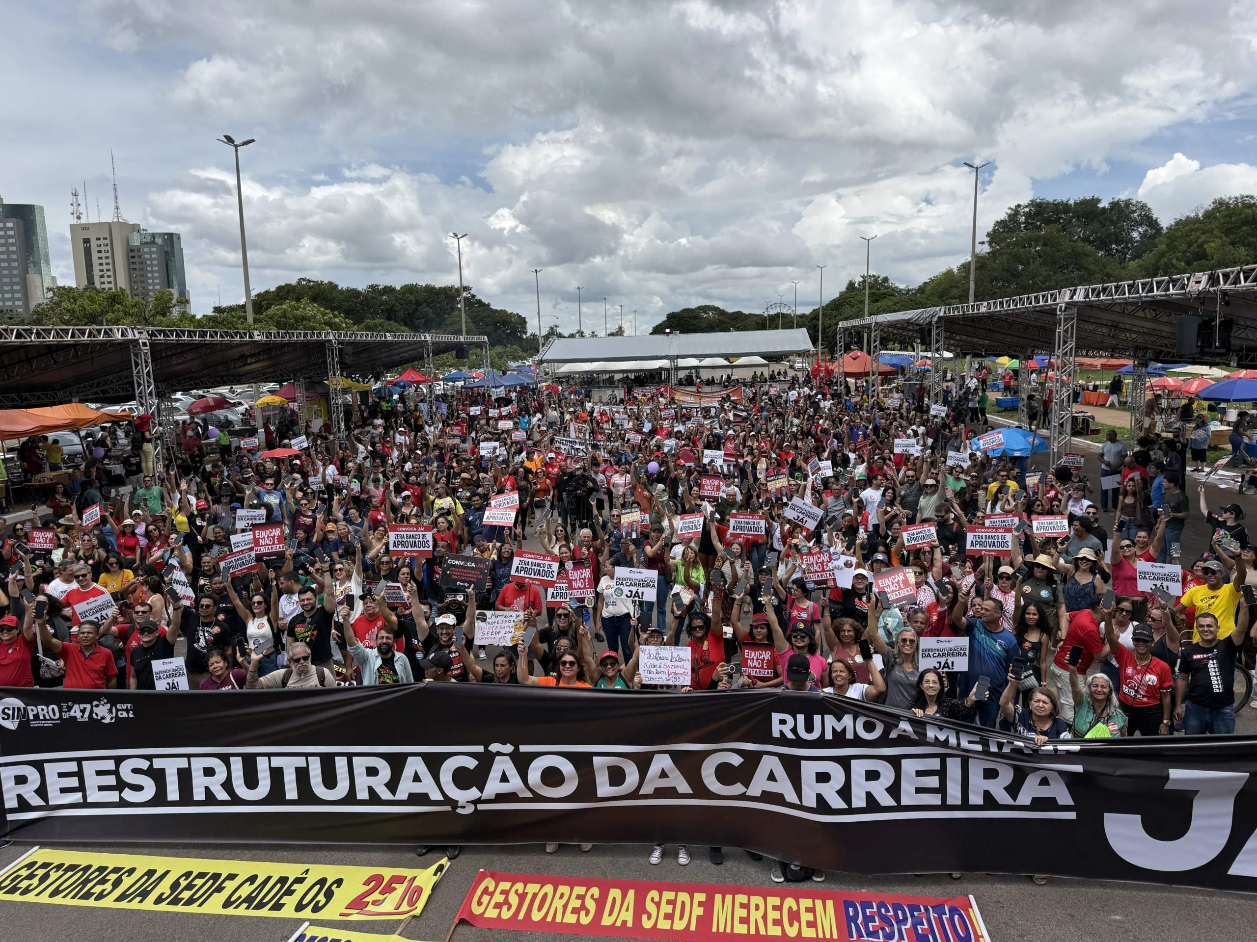Professores paralisaram atividades nesta quarta (18)