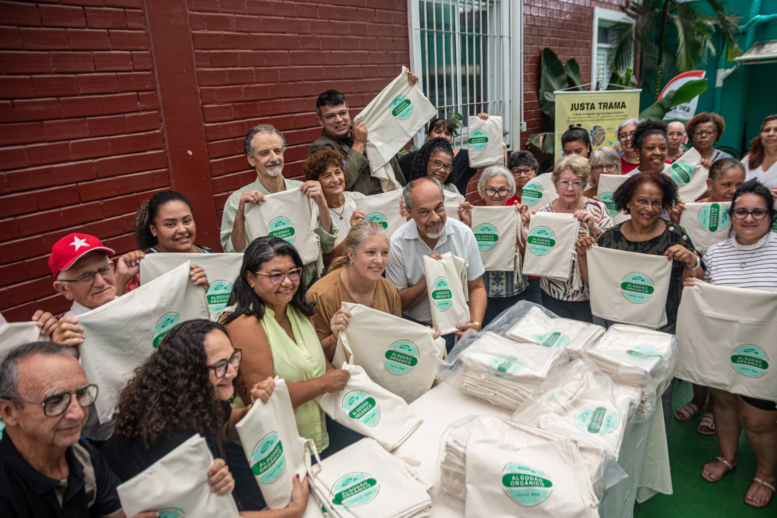 Entrega de enxovais orgânicos marca ampliação de parceria entre hospital público e cooperativas solidárias