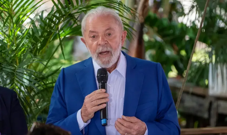 Lula destaca políticas contra feminicídio e fim da escala 6x1 em pronunciamento pelo 8 de março