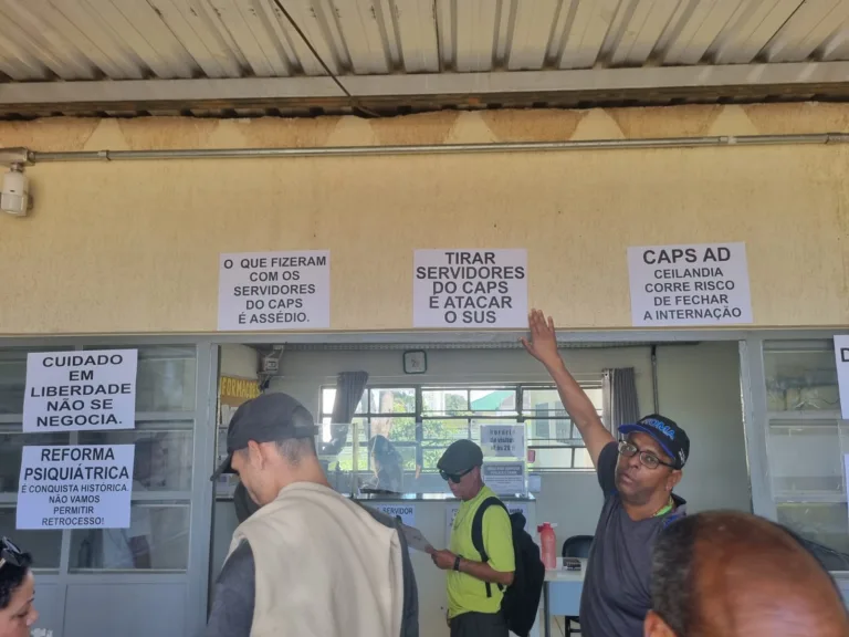 Saúde do DF dispensa servidores e unidade do Caps corre risco de fechar internação