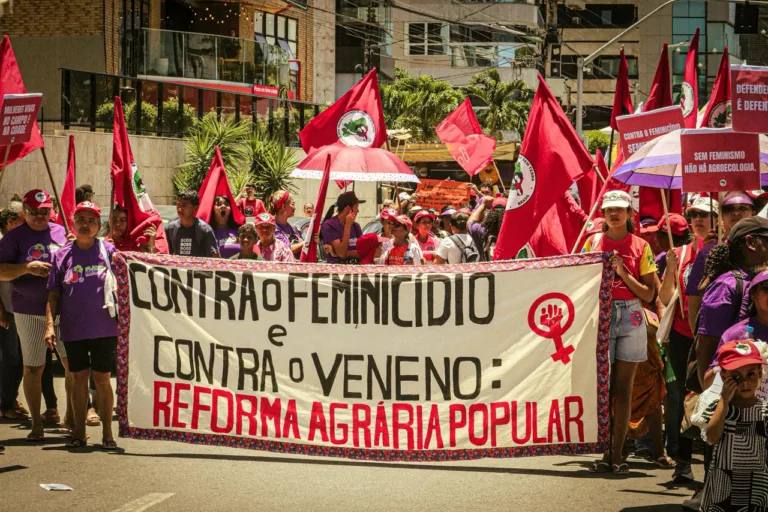 Feminicídio e fim da escala 6x1 são pauta do Dia da  Mulher em todas as regiões do país