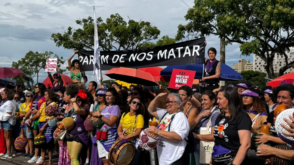 Ato pelo Dia Internacional de Luta das Mulheres reuniu milhares em Brasília