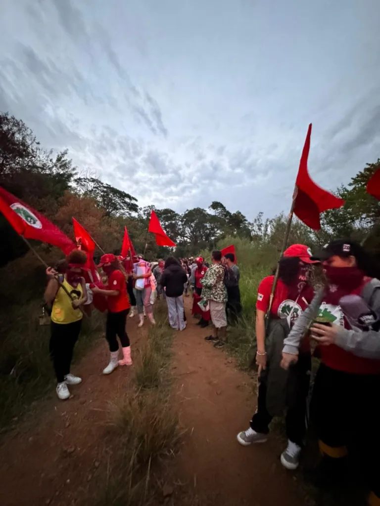 Mulheres do MST ocupam área da Fepagro no RS e pressionam governo por avanço na reforma agrária