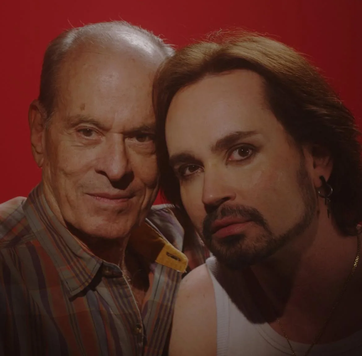 A faixa-título, 'Viver e Morrer de Amor na América Latina', de Johnny Hooker foi escrita especialmente para Ney Matogrosso