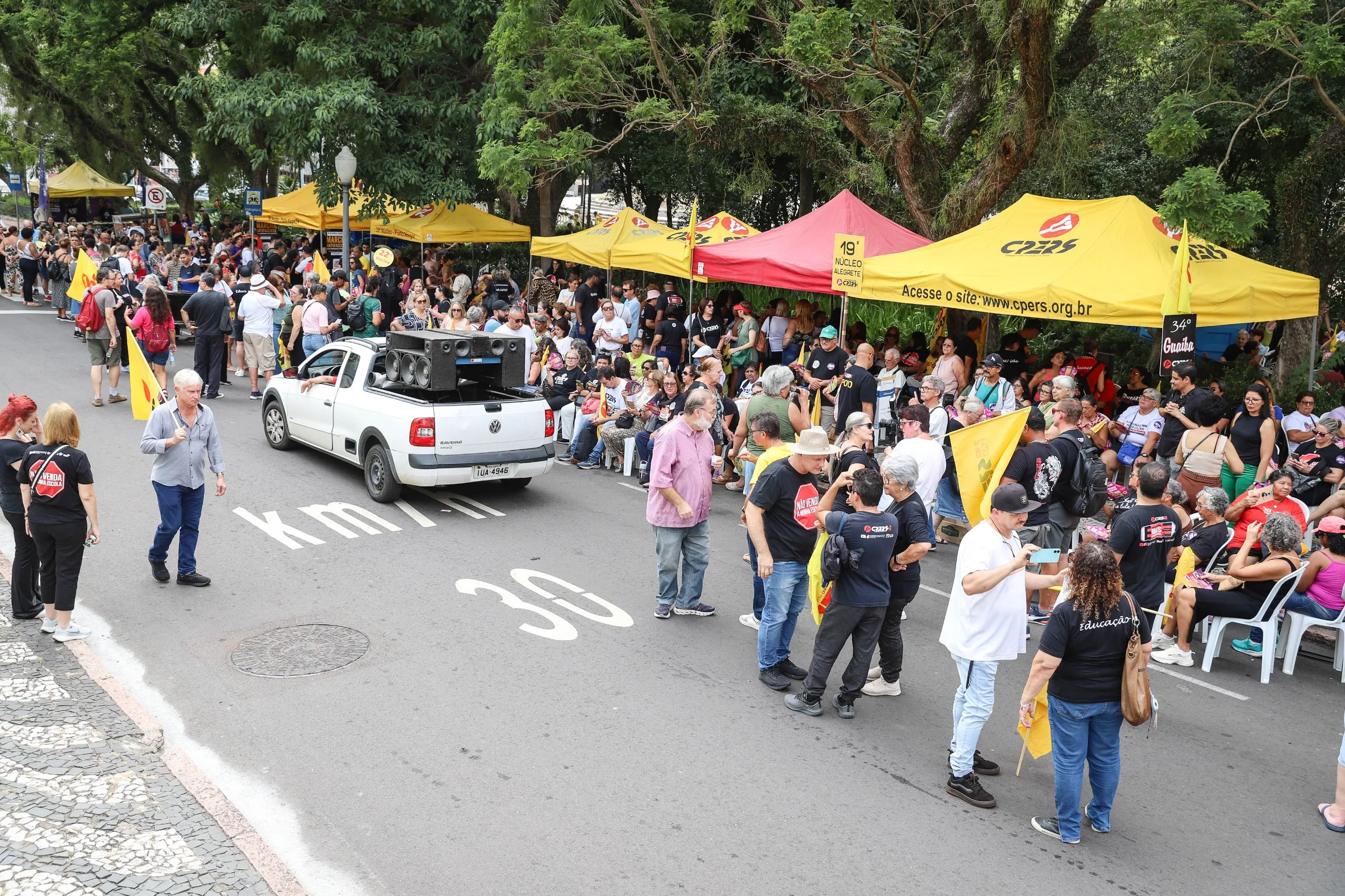 Mobilização foi realizada no mesmo dia em que a Assembleia Legislativa vota o Projeto de Lei 38/2026, que prevê reajuste de 5,4% para o magistério