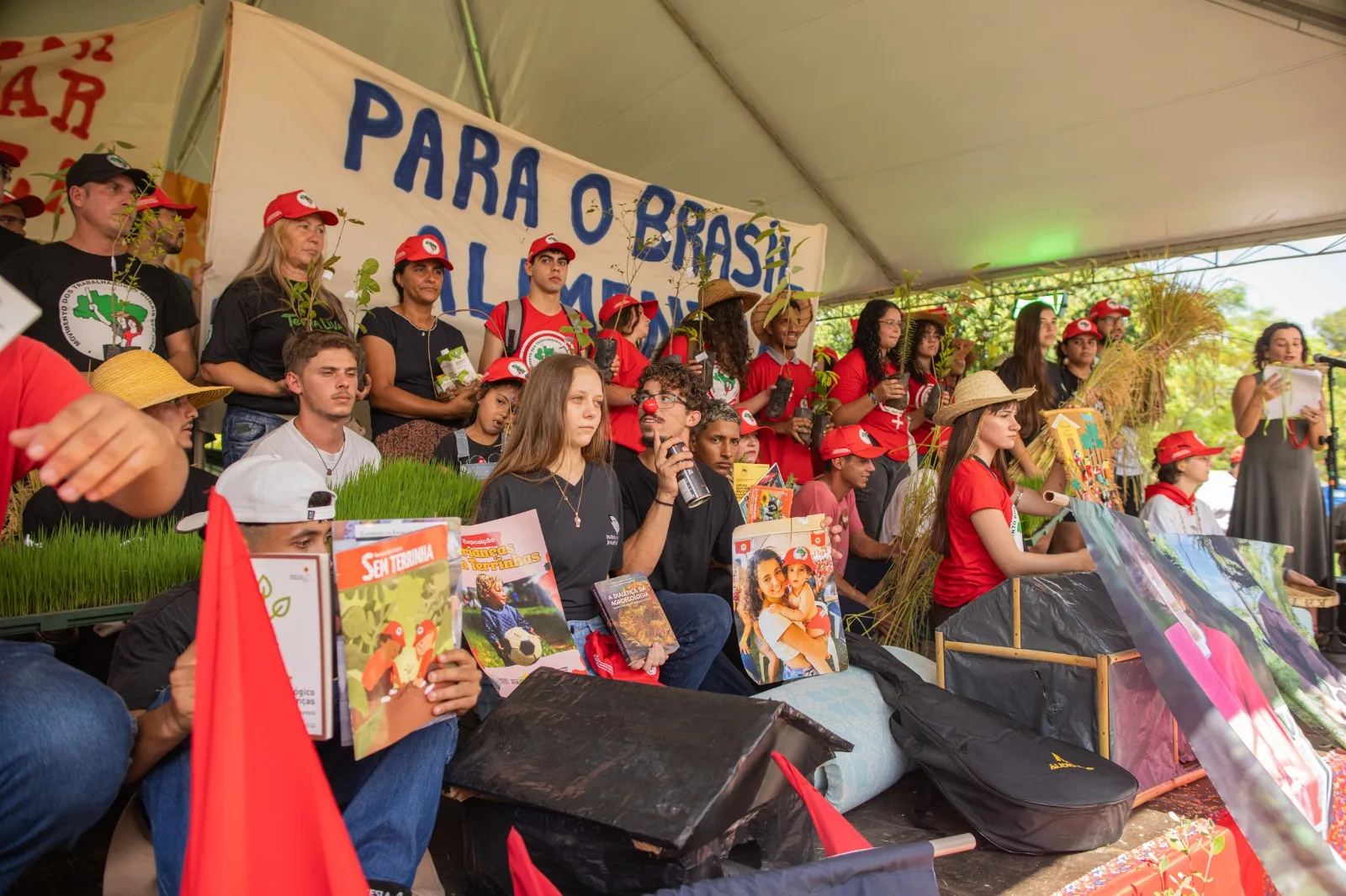 A mística organizada pelo Movimento dos Trabalhadores Rurais Sem Terra (MST), que resgatou a história da luta pela terra