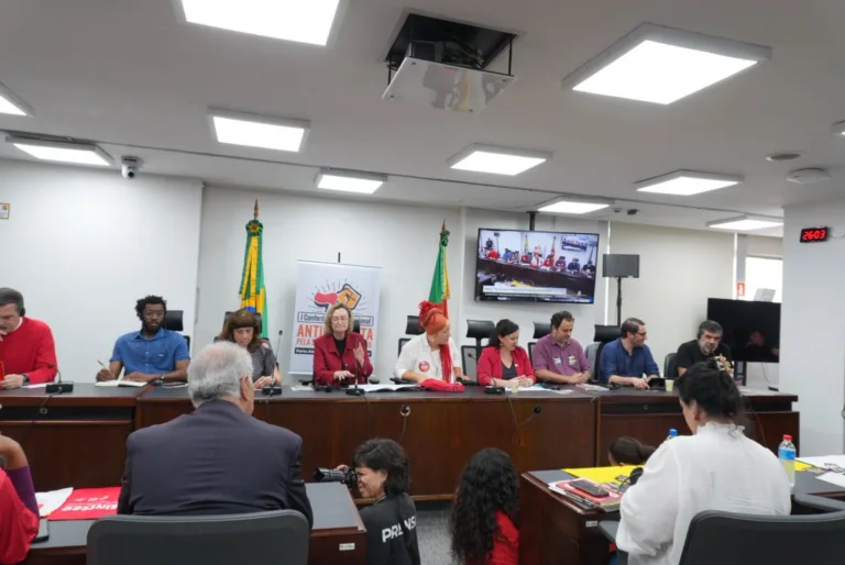 Entre instituições e ruas: lideranças defendem mobilização popular contra o fascismo