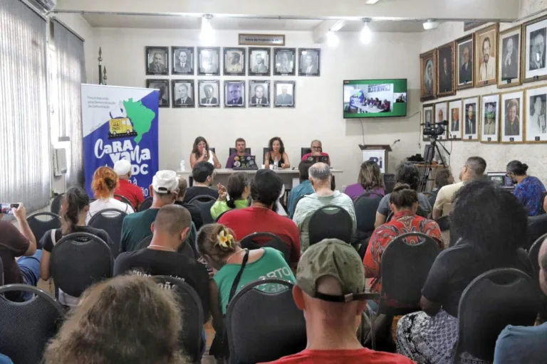 Caravana do FNDC inicia por Porto Alegre com críticas ao monopólio da mídia e das big techs