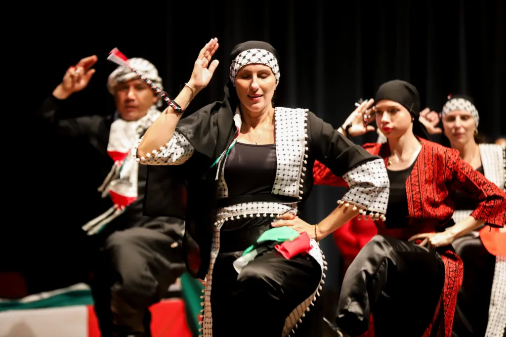 Grupo folclórico palestino Terra