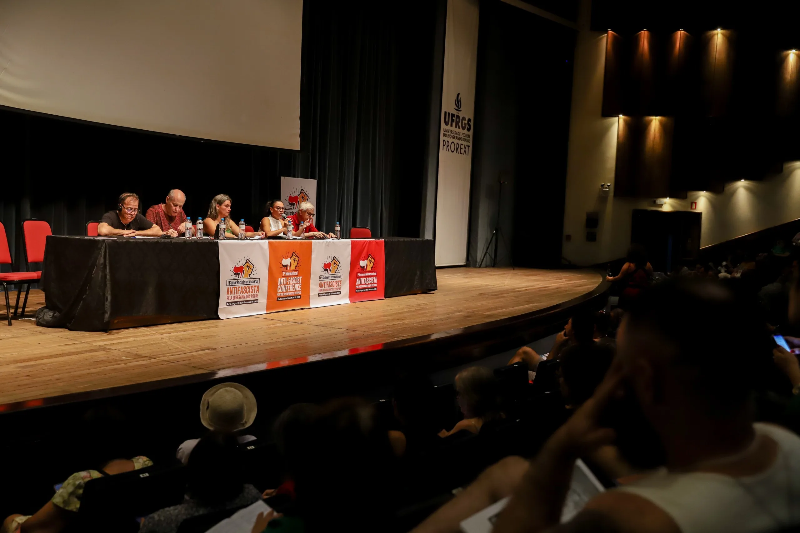 Mesa “A luta contra o negacionismo climático e pela reforma agrária no contexto da crise ambiental” integrou a 1ª Conferência Internacional Antifascista pela Soberania dos Povos, realizada em Porto Alegre