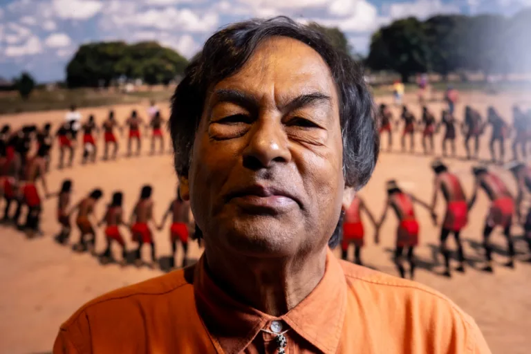 Niterói reinterpreta passado colonial em ato ‘Veredito Ancestral’ com participação de Krenak