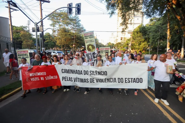 Caminhada do Silêncio marca memória de vítimas da ditadura e da violência de Estado do presente