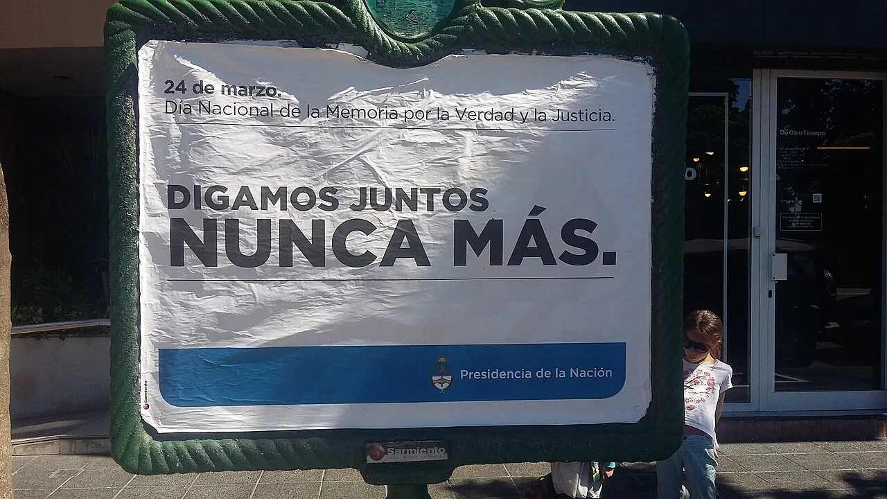Há dez anos, cartaz marcava os 40 anos do início da ditadura prometendo não esquecer seus crimes