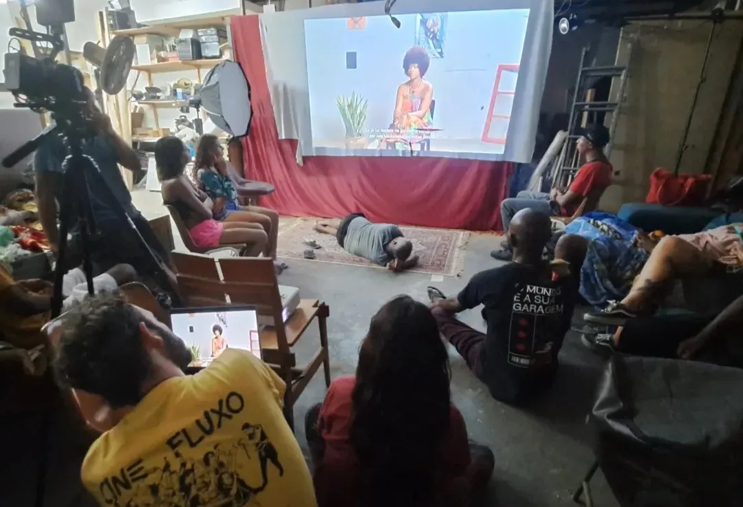 Exibição do curta-metragem “A Cor do Cinema” na sede do Cine Fluxo.