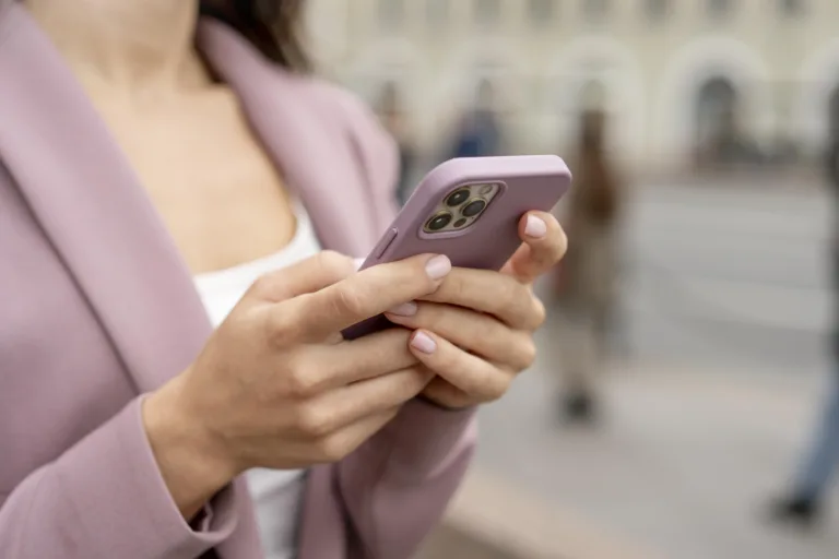 Estudantes da USP criam chatbot ‘Tá certo isso aí?’ para detectar fake news no WhatsApp