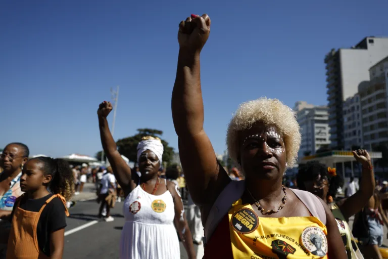 Marcha pelo Dia Internacional de Luta das Mulheres acontece em Copacabana neste domingo (8)