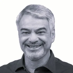 Humberto Costa é médico, jornalista e Senador da República desde 2011 (2 mandatos). Ex-ministro da Saúde do governo Lula, atual secretário de relações internacionais do PT e vice-presidente do Parlasul.