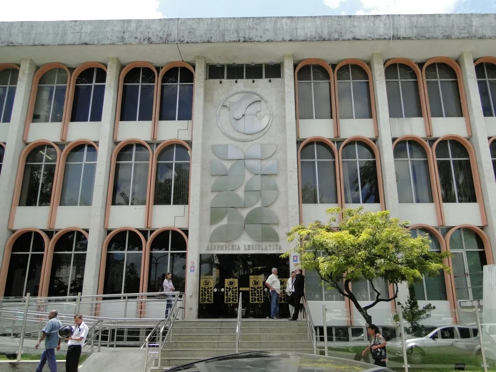 Parlamentares e sociedade civil debatem prevenção, acolhimento e responsabilização