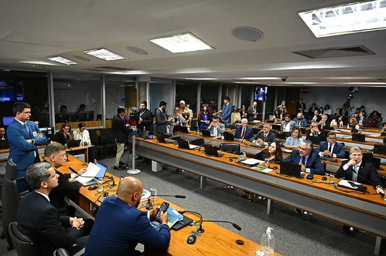 Base do governo articula relatório paralelo da CPMI do INSS para evitar desgaste político