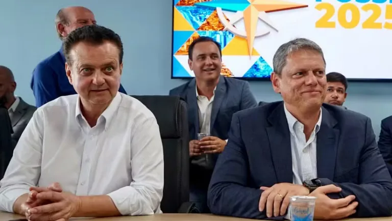 Disputa de poder entre Tarcísio e Kassab tem novo capítulo com saída de líderes do PSD na Alesp