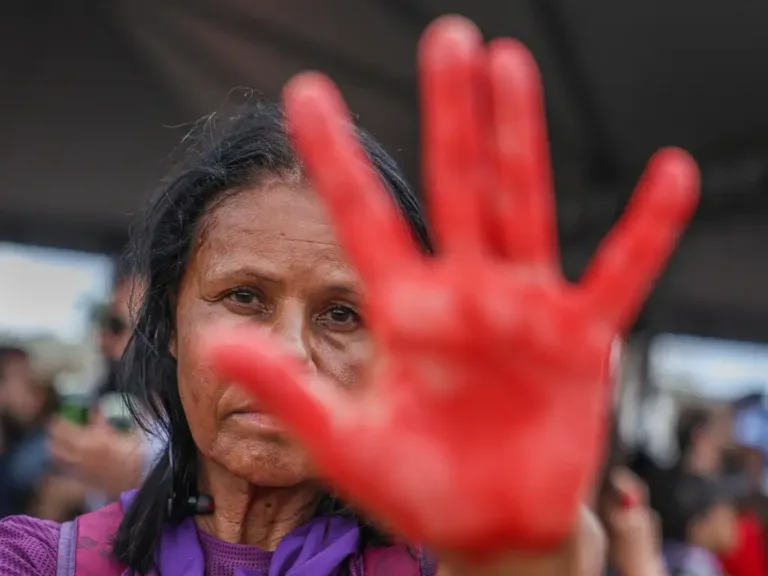 Mulheres vivas, com justiça, alimentação e soberania