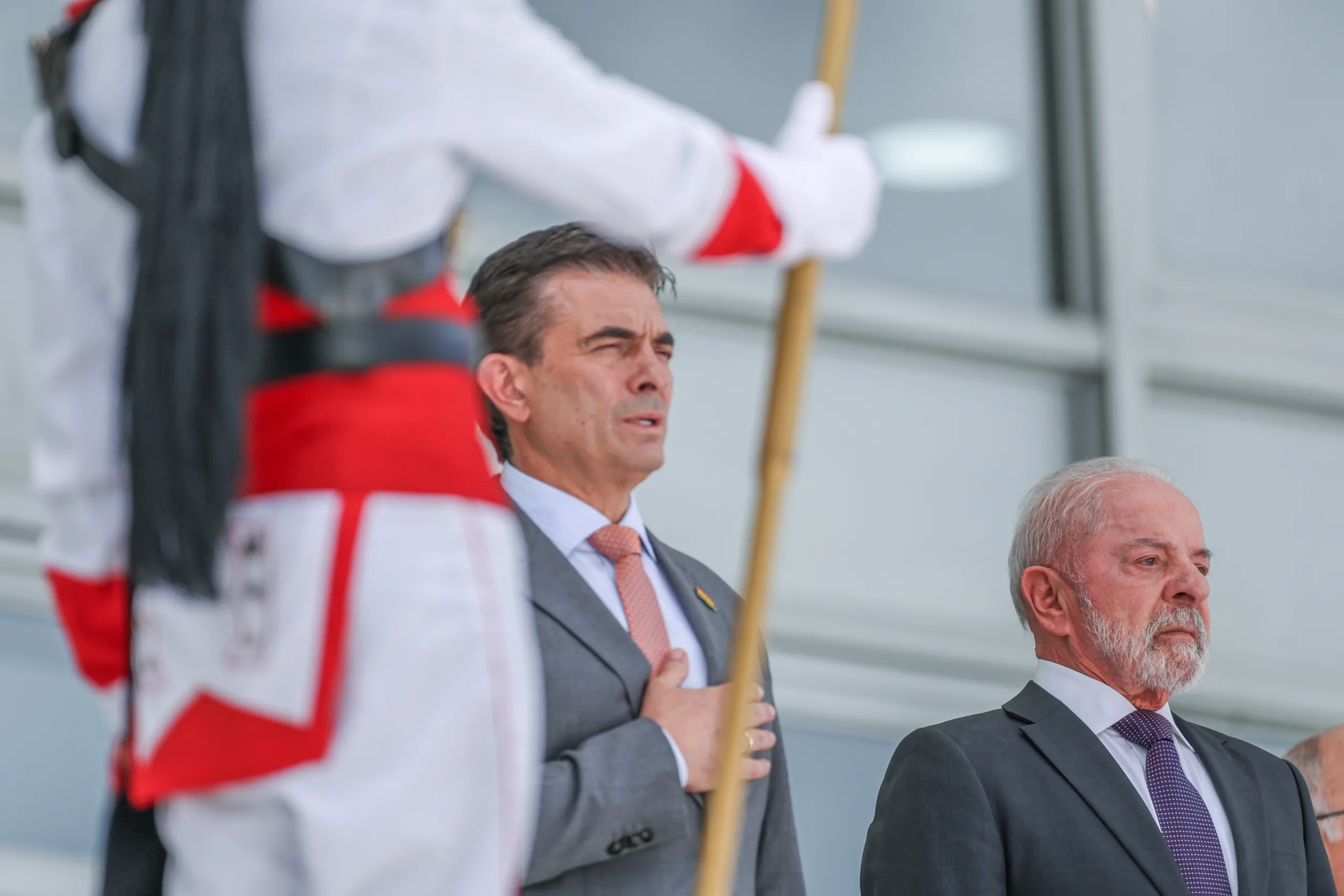 O presidente da Bolívia, Rodrigo Paz, foi recebido em Brasília com honras de Estado.