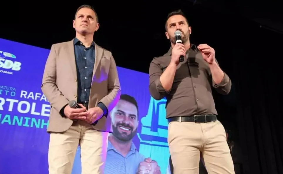 Rafael Bortoletti Dala Nora e o vice Maninho Fauri (ambos do PSDB) eleitos em 2024 reassumiram seus postos nesta segunda-feira (23)