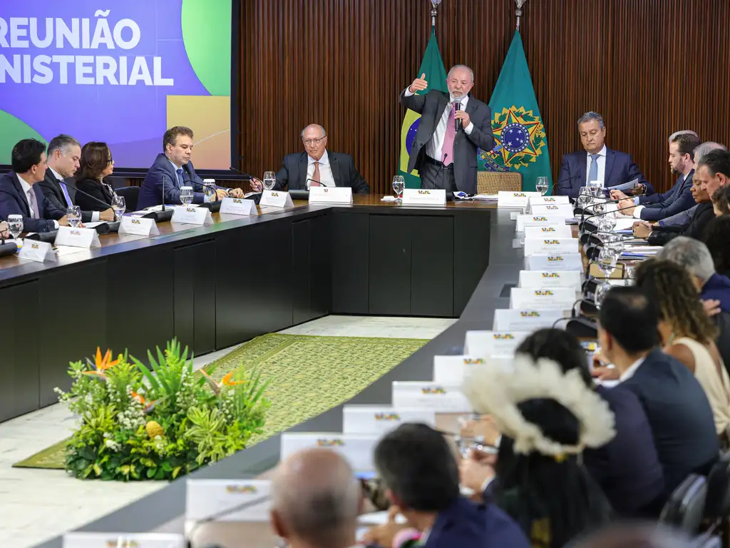 O presidente Luiz Inácio Lula da Silva coordena reunião ministerial no palácio do Planalto. Foto: Fabio Rodrigues-Pozzebom/Agência Brasil