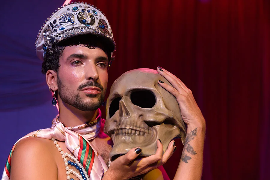 Espetáculo aborda a solidão gay, fenômeno social intenso, real e nem sempre muito discutido
