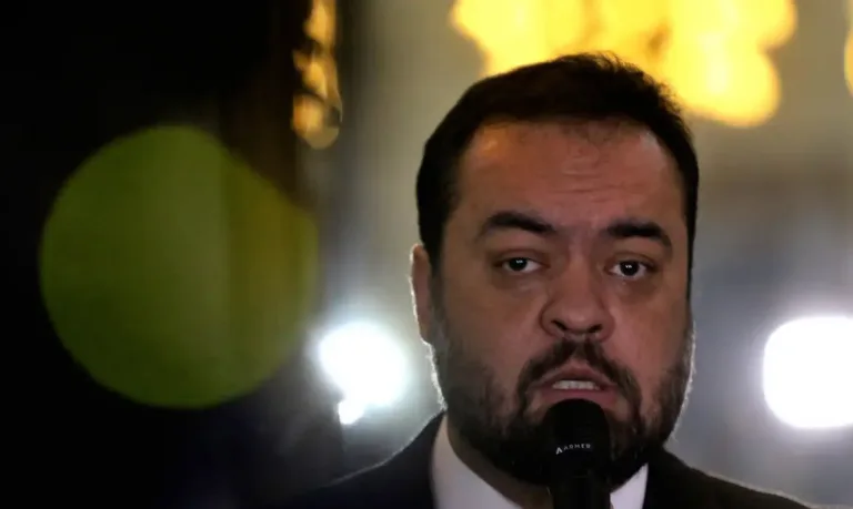 Renúncia de Castro dá sequência a interrupções institucionais que marcam vida política no RJ