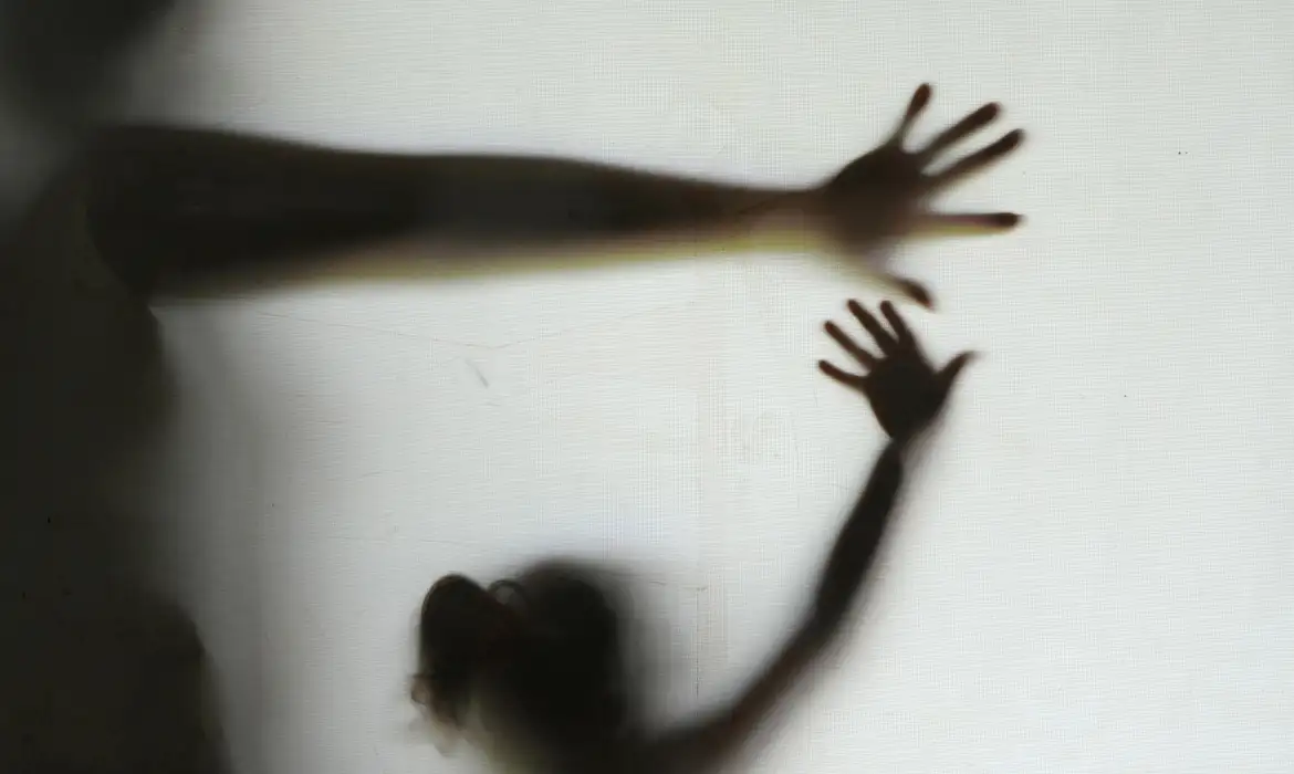 O crime de vicaricídio é configurado quando o agressor assassina filhos, parentes ou pessoas próximas como forma de causar sofrimento a uma mulher