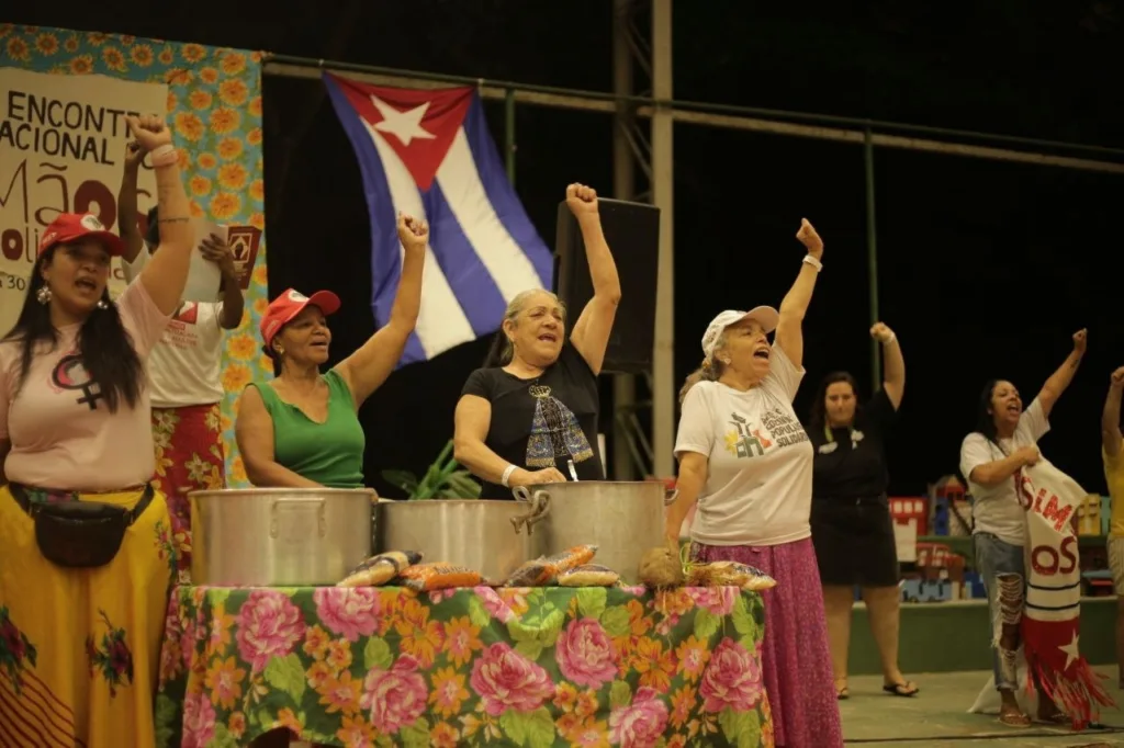 O movimento Mãos Solidárias reúne ações comunitárias nas áreas de alimentação, saúde, cultura, educação popular e cidadania nas periferias das grandes cidades